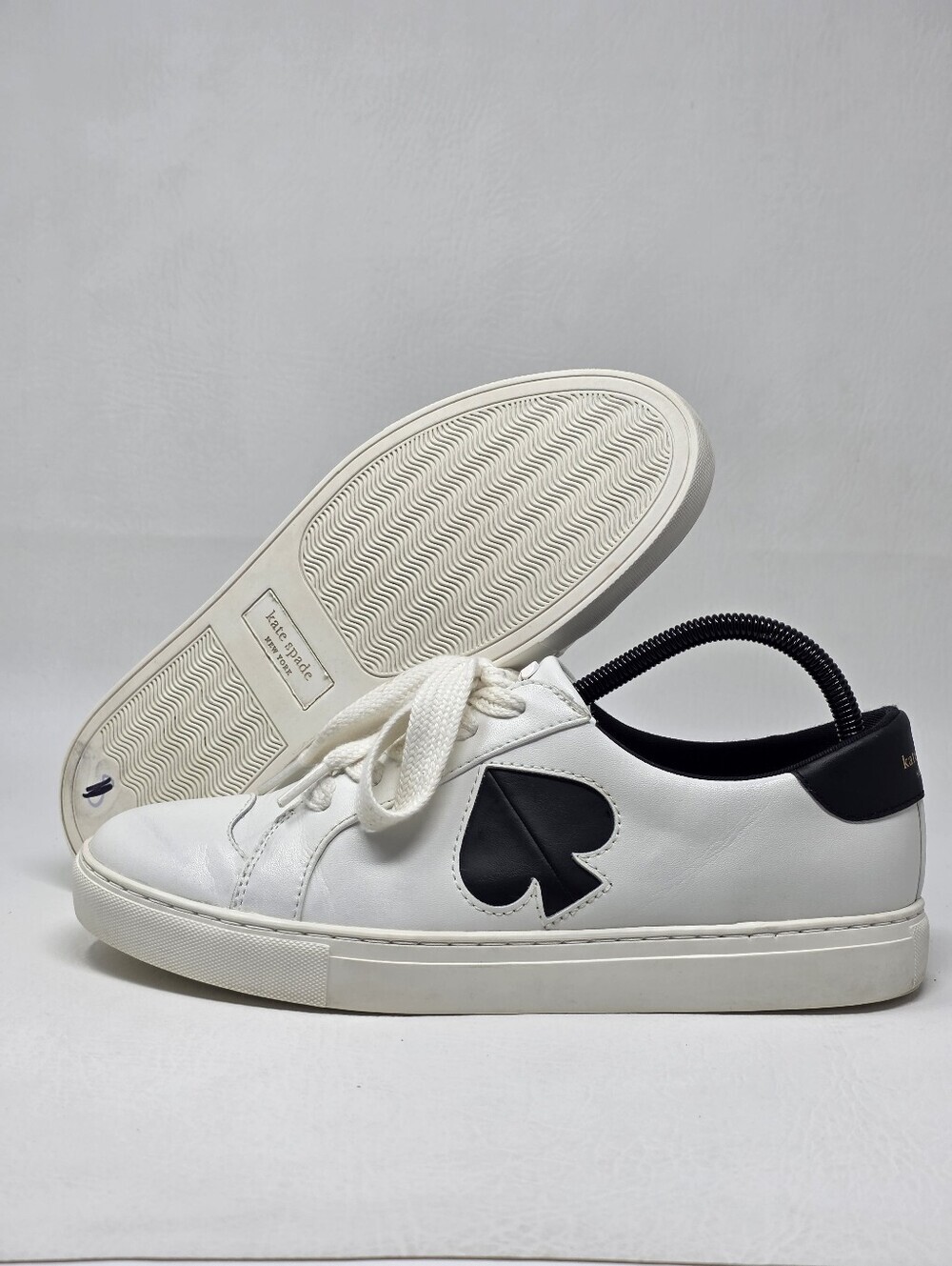 Kate Spade Fez White/Black Big Logo Leather Women’s Sneakers Size 9B Pre-owned